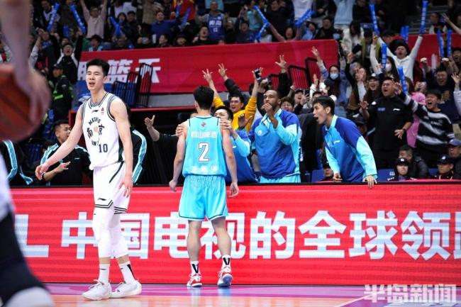 韦瑟斯庞CBA狂砍56分 青岛男篮三连胜