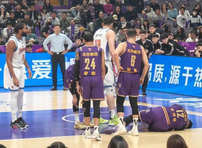 张庆鹏:比赛打得这么难看对不起北控球迷,沈梓捷受伤不是输球的借口 团队需更多磨合