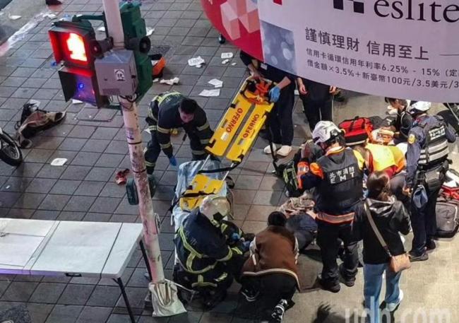 台北车站攻击事件已致3死6伤 嫌犯投掷烟雾弹持刀行凶