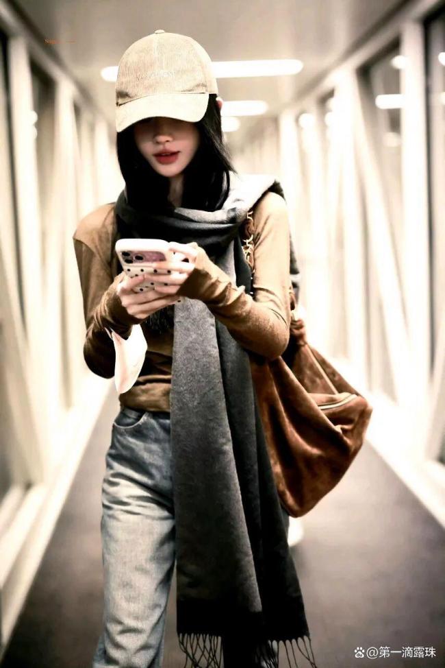 星光大赏偶遇檀健次遛弯 偶像剧式宠粉