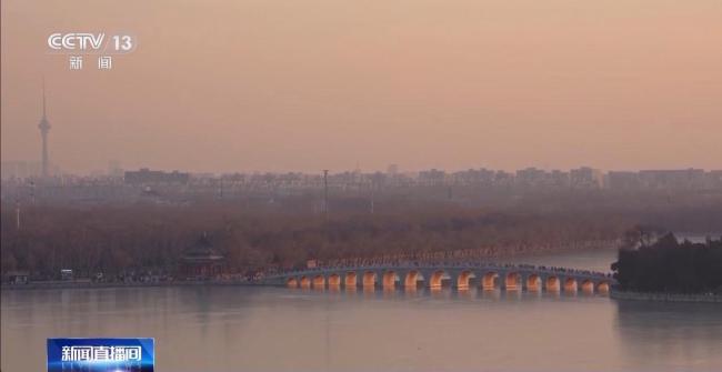 颐和园十七孔桥再现“金光穿洞” 光影魔术引人入胜