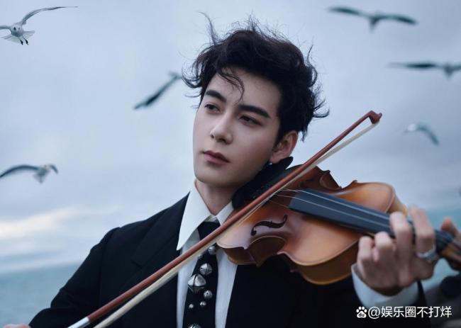 女明星星光大赏妆造 复古西装到鎏金女神