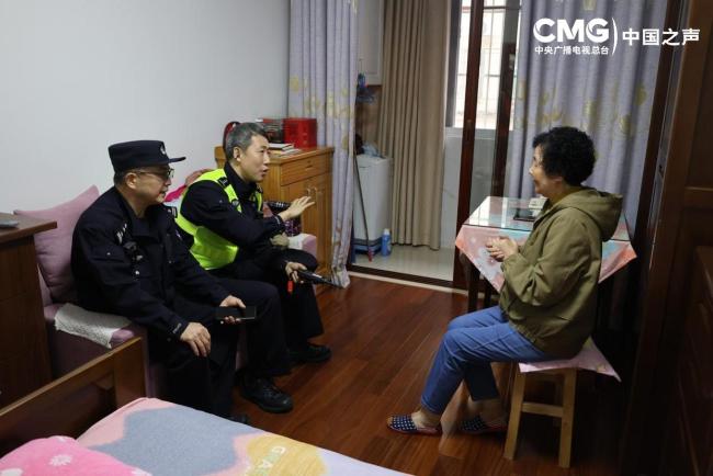 撞脸的民警扮演儿子12年 一场跨越千里的亲情守护