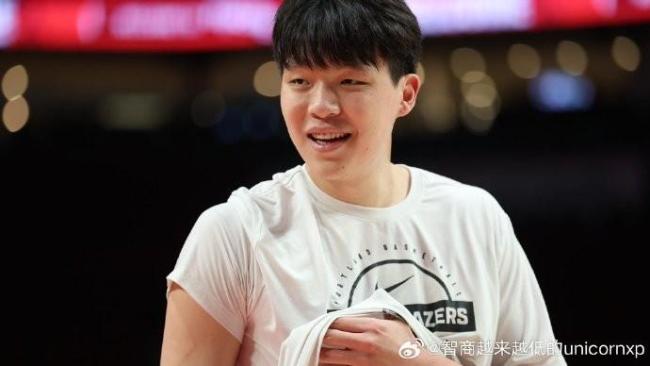 杨瀚森观战林葳 国家队队友相聚摩达中心