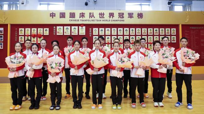 两支国家队举行世界冠军登榜仪式