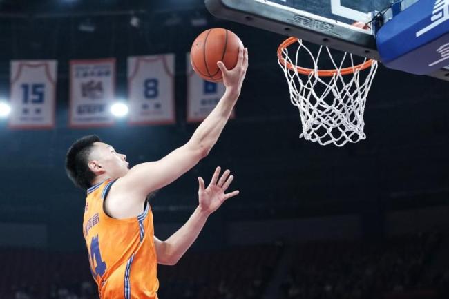 上海大鲨鱼大胜浙江稠州 弗格爆发引领胜利