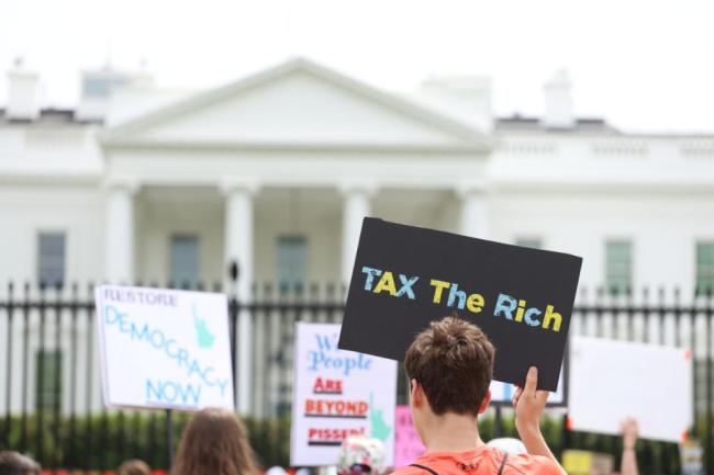 特朗普“行政令治国”冲击三权分立 总统权力扩张引争议