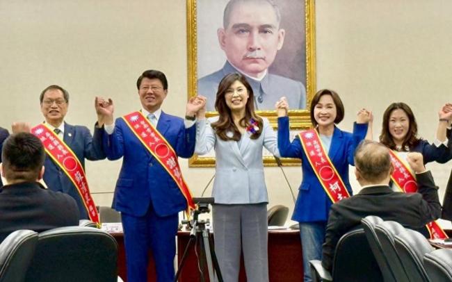 柯志恩获征召再战高雄市长选举 迎挑战创未来