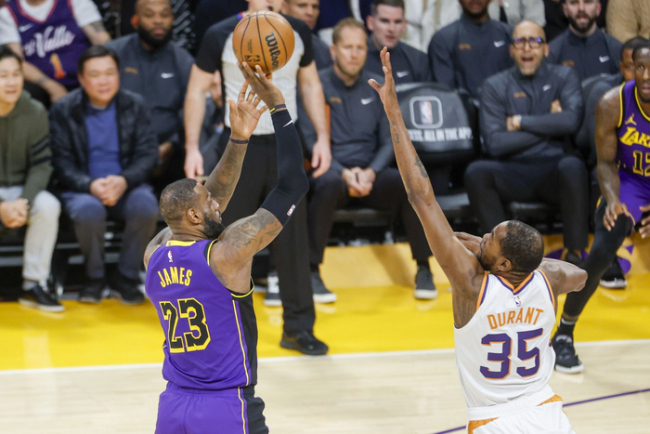 詹姆斯vs杜兰特7万分历史对决 传奇巅峰再聚首