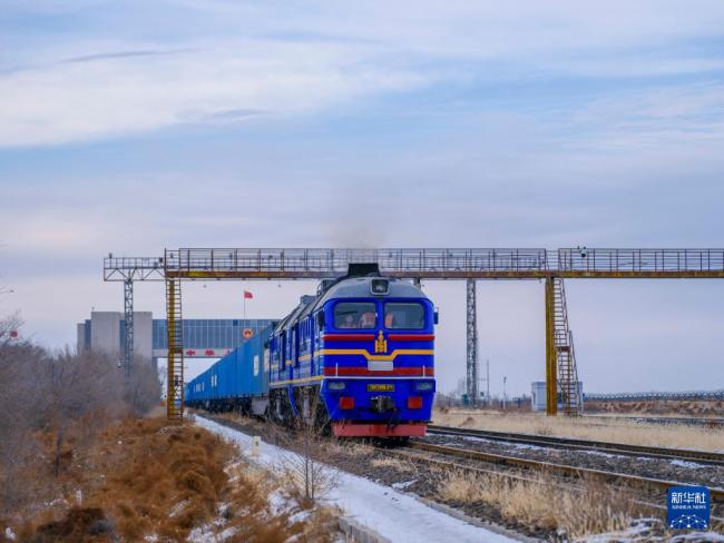 二连浩特口岸出入境流量创新高 中欧班列助力增长