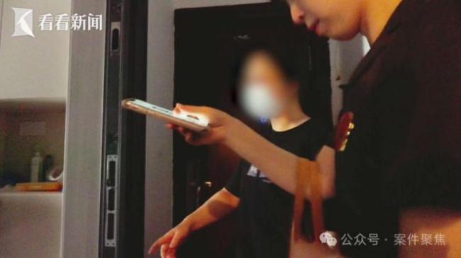 上海一对夫妻持斧逐户砍砸邻居家门 惊魂事件频发扰民