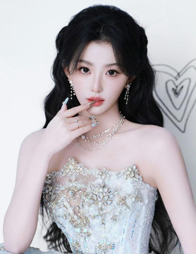 孔雪儿红包 明星在线派发