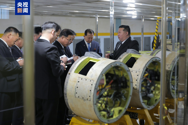 金正恩視察重要軍工企業