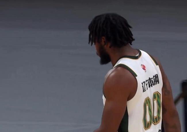 辽宁32分惨败 表现最差的是他 杨鸣愁容满面