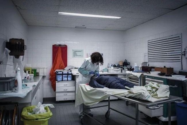 美国遗体中介 灰色地带的商业网络