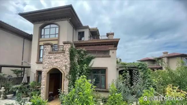 2亿元别墅欠物业费215万元