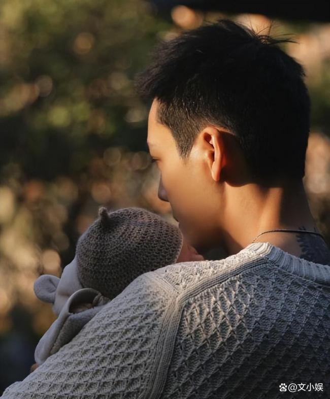 陈伟霆有犬子后驱动从头注目我方 父亲变装的全新证实