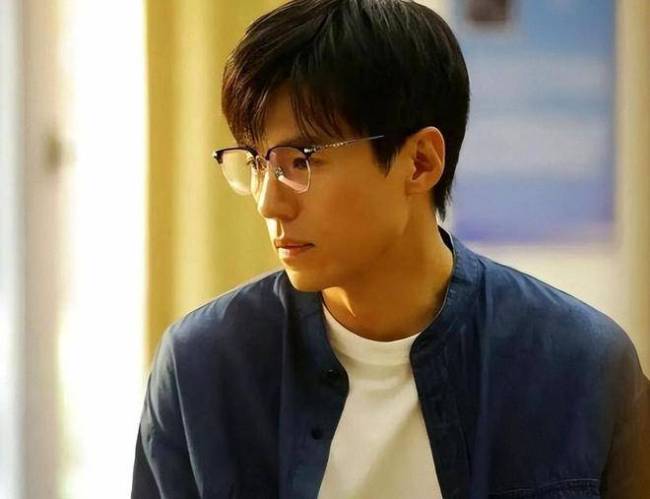 44岁宋宁峰凭《老舅》爆火 演技终获认可