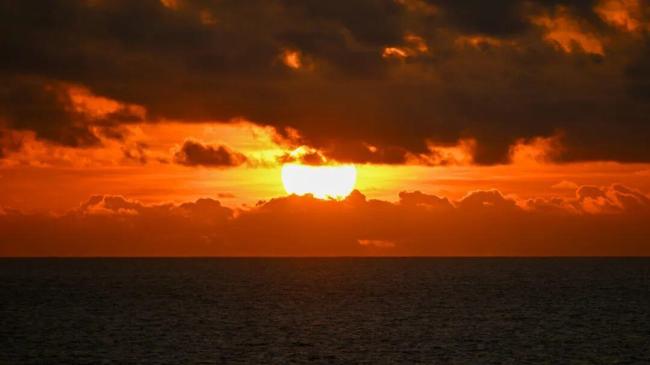 每一張都是壁紙!黃岩艦與黃岩島的冬日邂逅