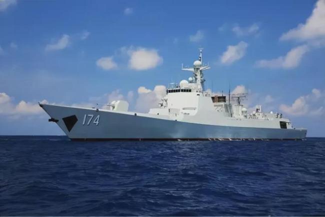 解放军052D救助菲渔民 地点有玄机 人道救援显真情