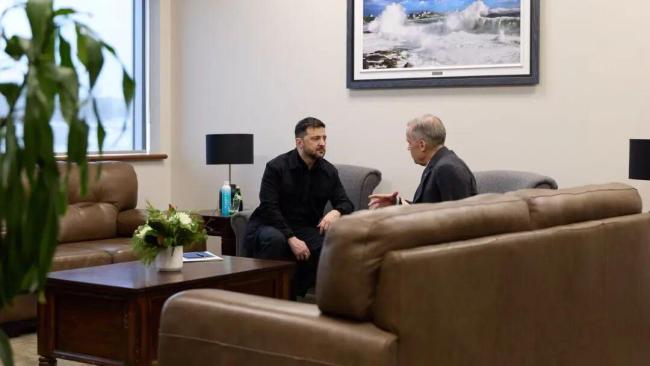 俄乌局势关键时刻 普京穿上军装 彰显战时统帅角色