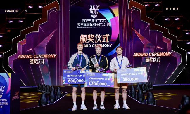 石宇奇“天王杯”男单登顶冠军