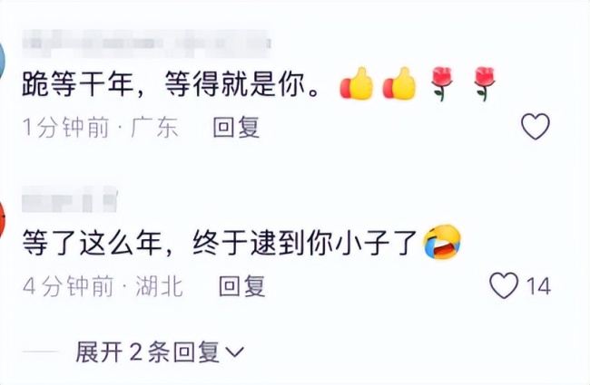 小孩一头扎进石像怀里出不来 家长回应:评论区笑不活了!