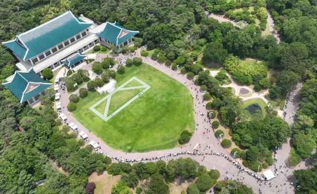 韩国总统重回青瓦台 重启“青瓦台时代”