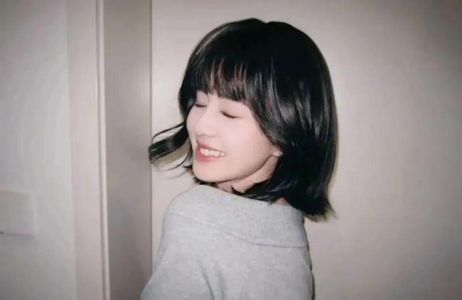 白鹿剪短了头发