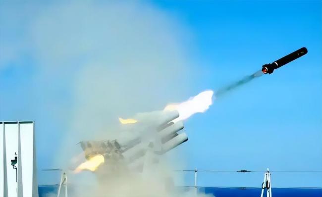 全部命中！解放军远火实弹射击画面 陆基远程火力震撼展示