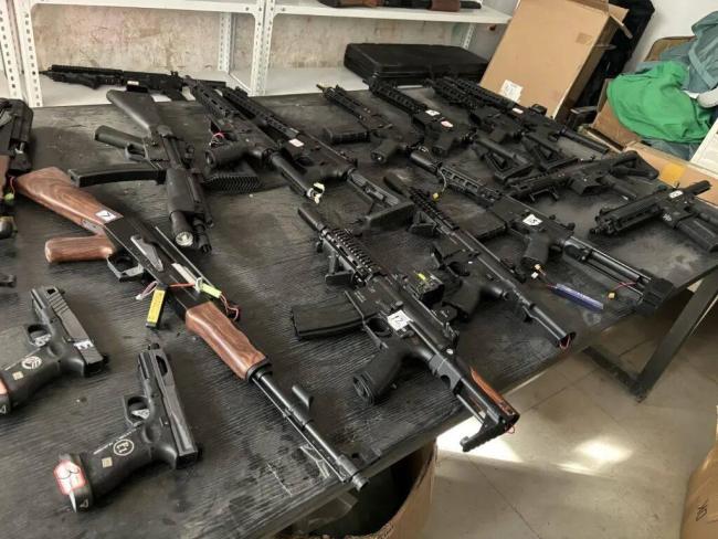 “玩具店主买卖枪支”当事人申请国赔