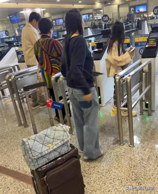 伊能静秦昊女儿米粒近照