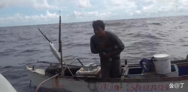 中国海警喊话菲4408船 人道救援被政治化