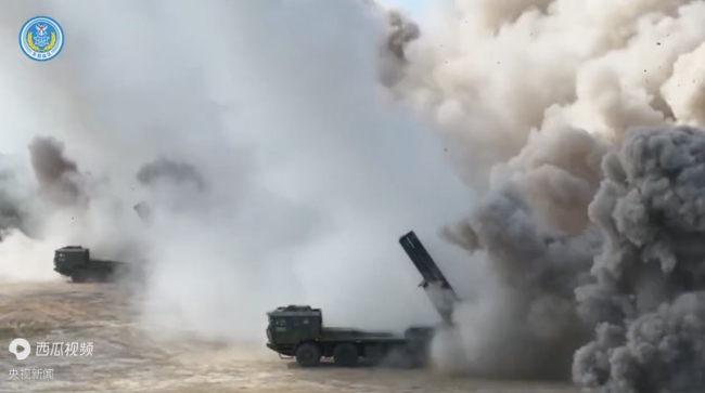 解放军火力突击画面：开火 全部命中 多军种联合演练