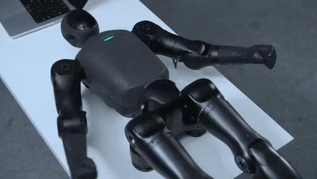 马斯克没造出的机器人 稚晖君搞定了 小小启元Q1高能问世