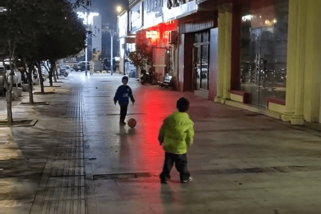 在街头巷尾看见湘超的意义 足球小孩的希望