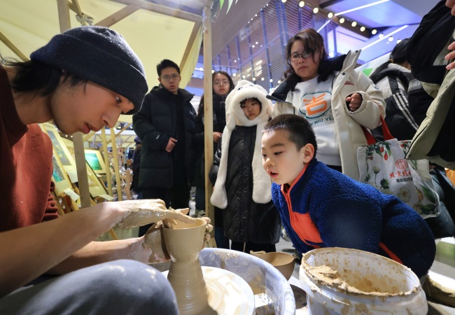 这是北京的跨年夜 首钢园光影璀璨迎新年