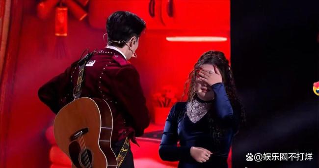 锤娜丽莎称每天都在幻想被求婚情景 跨年晚会成真引爆全网热议