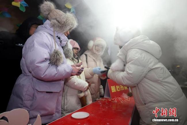 数千游客在“神州北极”跨年狂欢 极寒中共迎新年