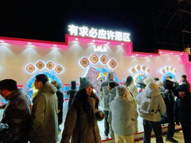 上海：海上烟花绽放迎新年 点亮新年愿望