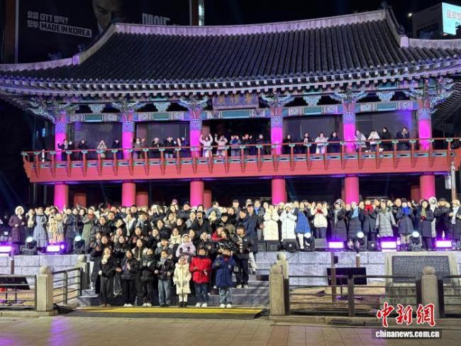 韩国首尔多地举办新年庆祝活动