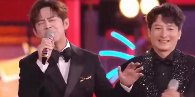 李维嘉跨年夜哭是因为想谢娜了 重逢泪目引爆热搜