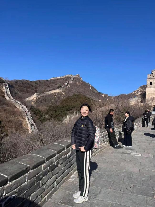 八达岭邀请背诗女孩再游长城