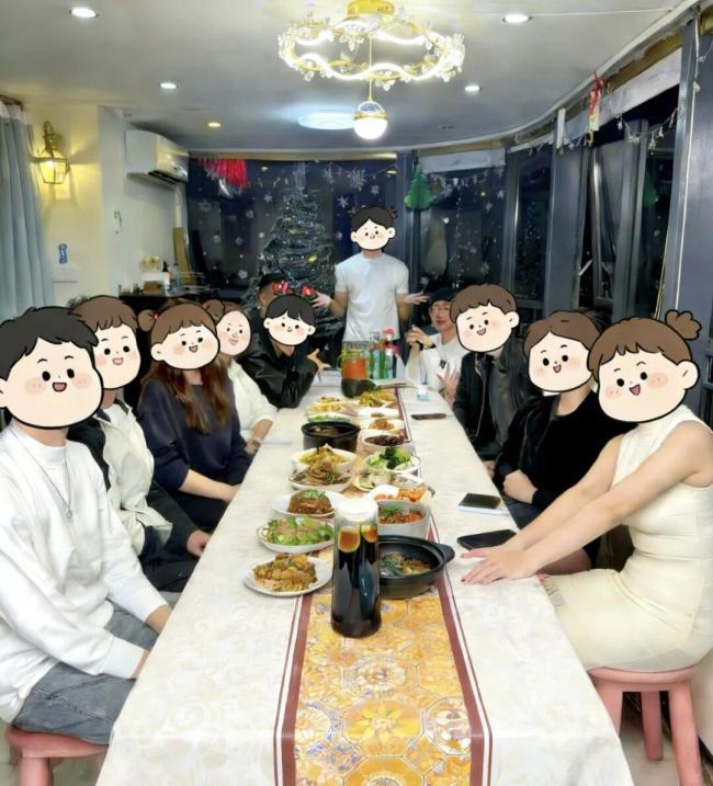 年轻人为啥爱上“盲盒饭局” 社交新密码