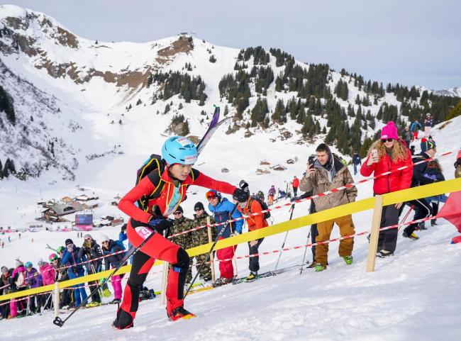 滑雪不止能下山还能登山 新年登高新风尚