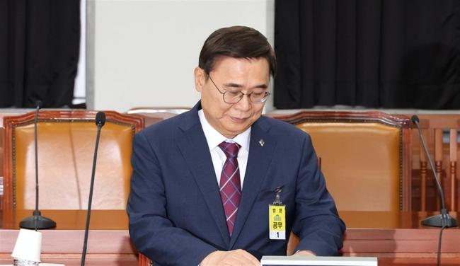 韩国各大财团掌门人随总统访华 重启中韩关系新篇章