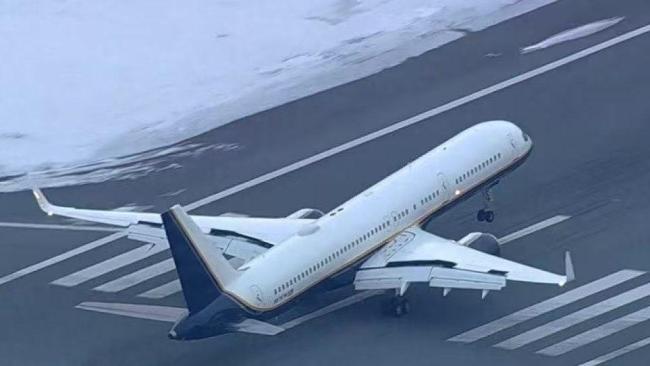 委内瑞拉副总统代行总统职权 罗德里格斯宣誓就职