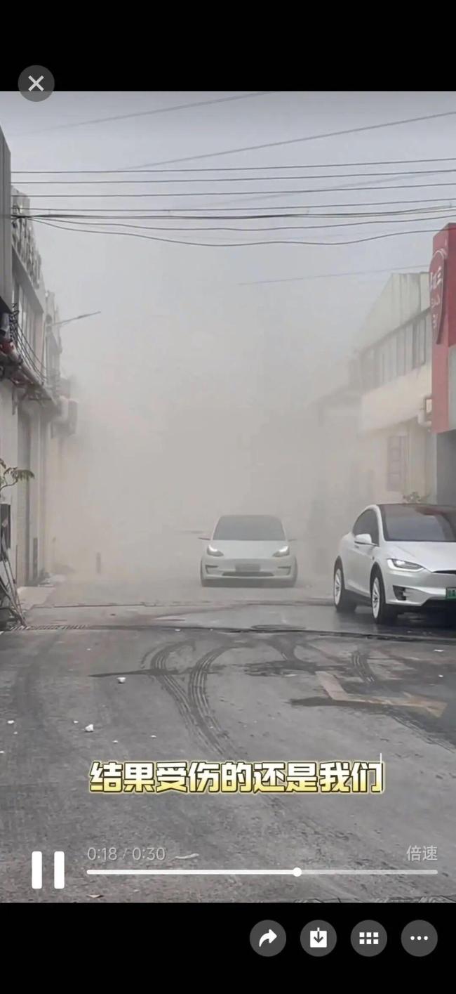 广州疑似扬尘逼迁 雾炮机操作失误所致