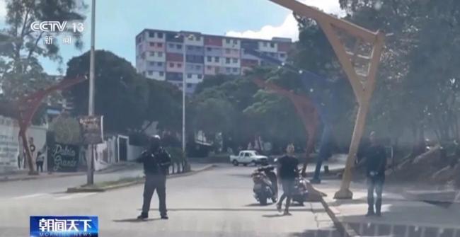 委内瑞拉民众高呼把总统还给我们 声援马杜罗