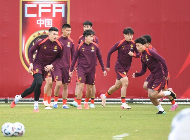 国足在广东集训 备战训练进行中
